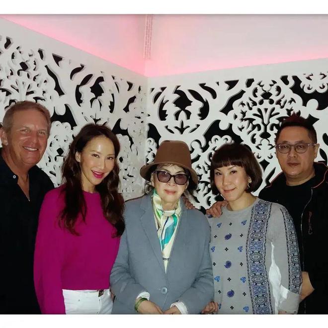 88 岁母亲现身闺蜜礼物催泪开元棋牌李玟