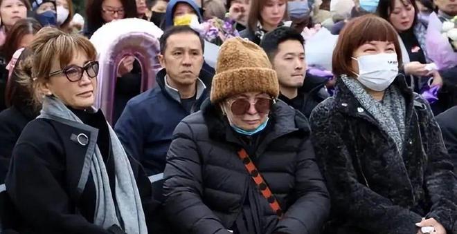 88 岁母亲现身闺蜜礼物催泪开元棋牌李玟离世一年多二姐携(图2)