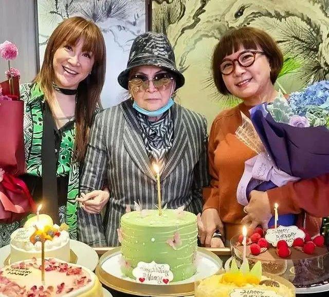 88 岁母亲现身闺蜜礼物催泪开元棋牌李玟离世一年多二姐携(图6)