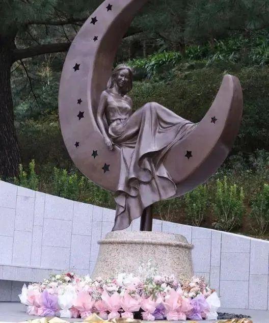 88 岁母亲现身闺蜜礼物催泪开元棋牌李玟离世一年多二姐携(图7)