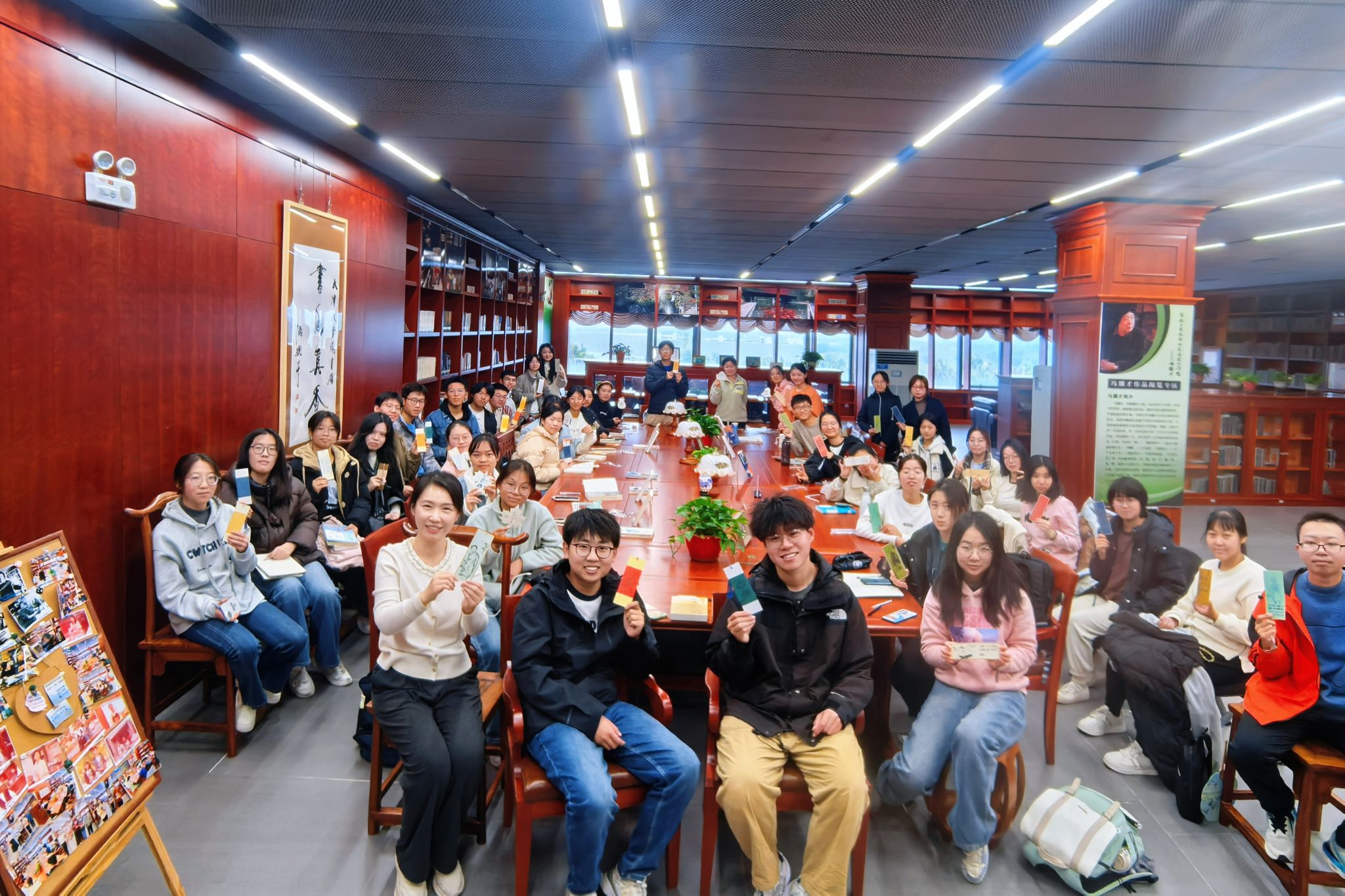 :手绘珍藏本》读书交流会引领师生共赴津门传奇ky开元棋牌悦读悦享绘影绘形——《俗世奇人(图3) :手绘珍藏本》读书交流会引领师生共赴津门传奇ky开元棋牌悦读悦享绘影绘形——《俗世奇人(图3)